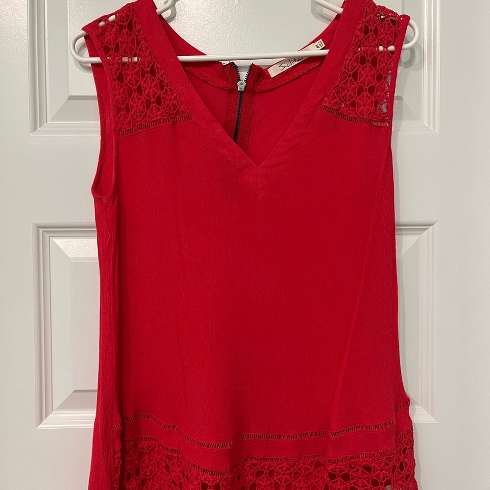 Solitaire sleeveless top